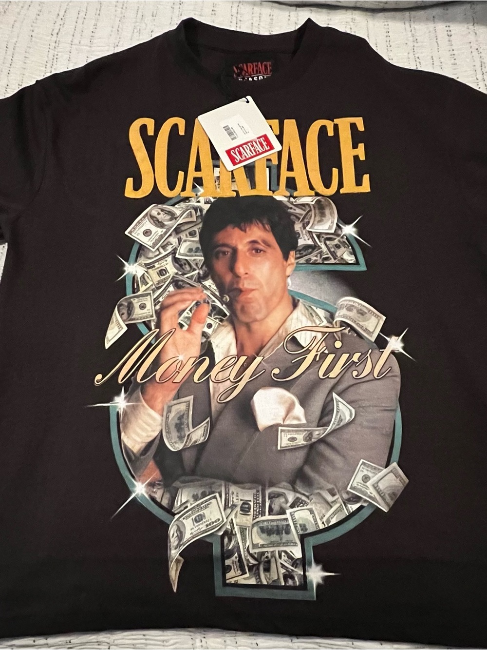 SCARFACE-Men’s Medium Scarface “Money First” Reason Grapic T-Shirt